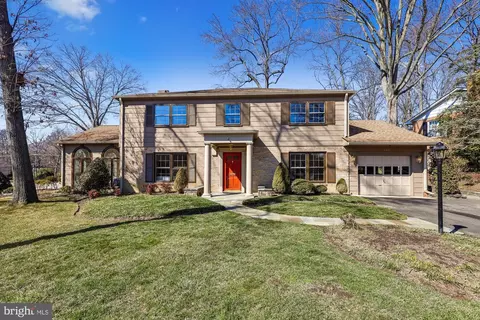 8410 Stockade Dr, Alexandria, VA 22308