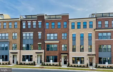 2617 River Birch Rd, Herndon, VA 20171