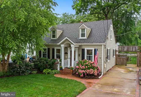 2818 Marshall St, Falls Church, VA 22042