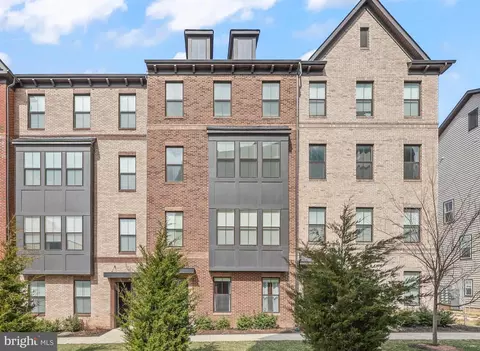 12367 Azure Ln #40, Fairfax, VA 22033