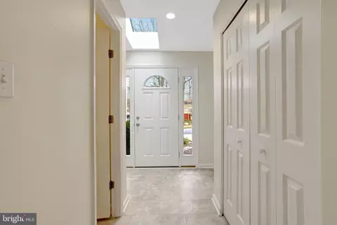 Entry Way - 8816 Victoria Rd, Springfield, VA 22151 photo 2 of 7