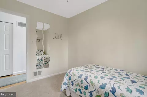 Bedroom - 8816 Victoria Rd, Springfield, VA 22151 photo 3 of 14