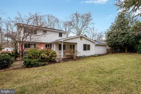 Exterior - 8816 Victoria Rd, Springfield, VA 22151 photo 5 of 11