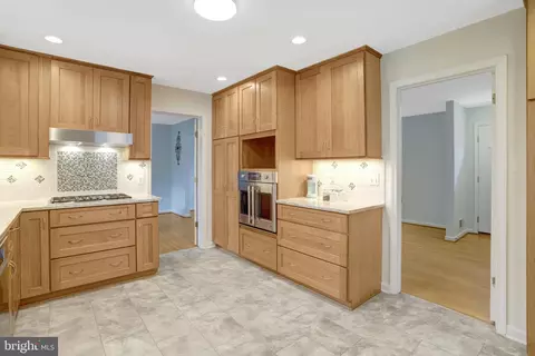 Kitchen - 8816 Victoria Rd, Springfield, VA 22151 photo 5 of 7