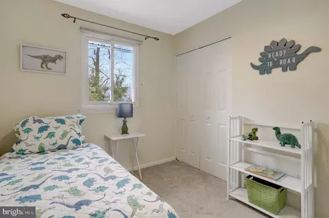 Bedroom - 8816 Victoria Rd, Springfield, VA 22151 photo 2 of 14