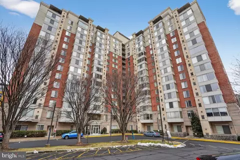 2726 Gallows Rd #619, Vienna, VA 22180