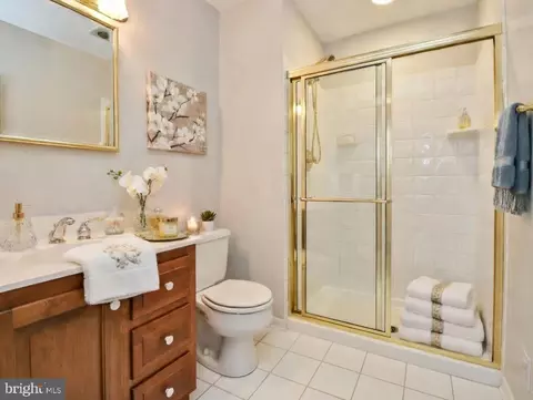 Bath - 1006 Kimberwicke Rd, Mclean, VA 22102 photo 3 of 4