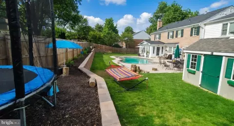 Exterior - 1006 Kimberwicke Rd, Mclean, VA 22102 photo 5 of 5