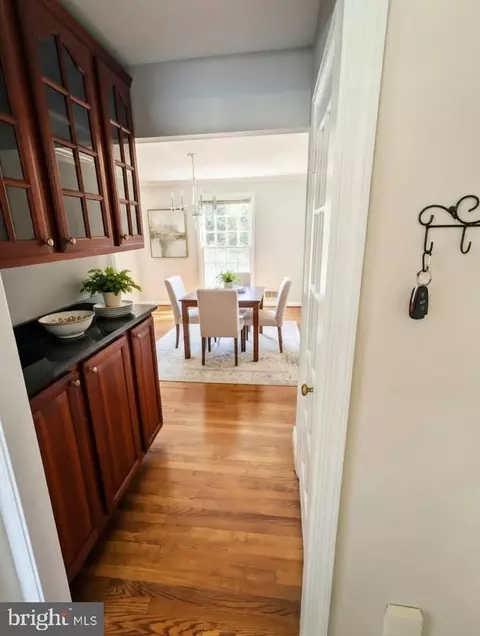 Entry Way - 1006 Kimberwicke Rd, Mclean, VA 22102 photo 4 of 7