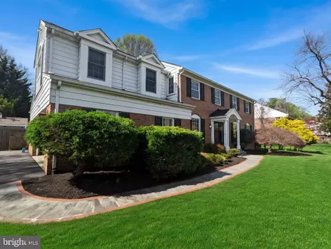 Exterior - 1006 Kimberwicke Rd, Mclean, VA 22102 photo 2 of 5