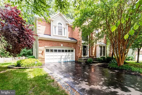 5021 Whisper Willow Dr, Fairfax, VA 22030
