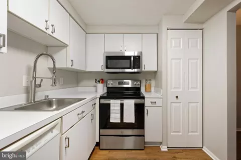Kitchen - 7640 Tremayne #202, Mclean, VA 22102 photo 2 of 2