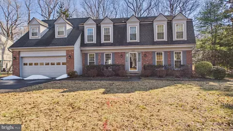 10298 Dunn Meadow Rd, Vienna, VA 22182