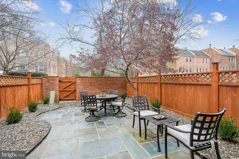 1605 Dunterry Pl, Mclean, VA 22101