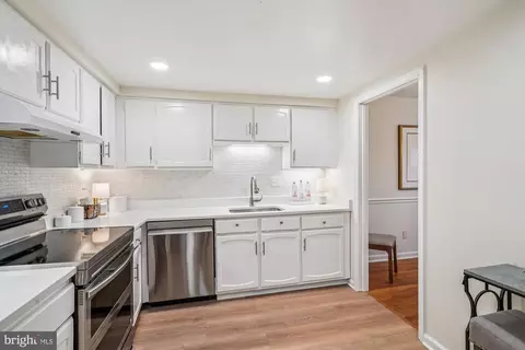 Kitchen - 1605 Dunterry Pl, Mclean, VA 22101 photo 2 of 2