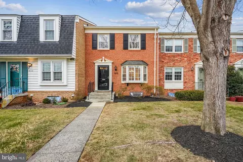 Exterior - 1605 Dunterry Pl, Mclean, VA 22101 photo 2 of 4