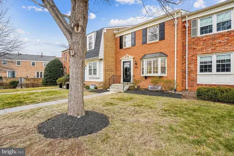 Exterior - 1605 Dunterry Pl, Mclean, VA 22101 photo 3 of 4