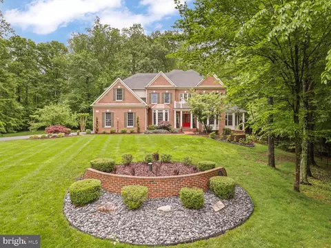 8197 Cottage Rose Ct, Fairfax Station, VA 22039
