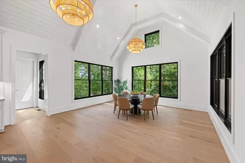 Dining - 1701 Briar Ridge Rd, Mclean, VA 22101 photo 4 of 7