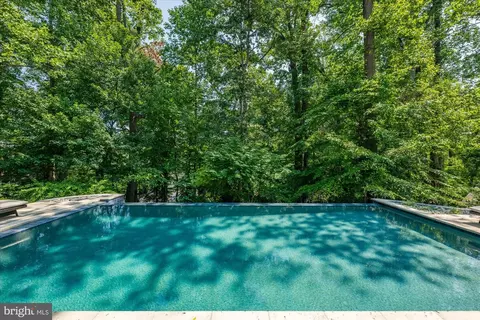 Exterior - 1701 Briar Ridge Rd, Mclean, VA 22101 photo 34 of 38