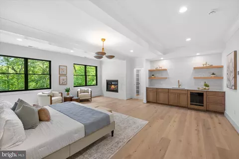 Bedroom - 1701 Briar Ridge Rd, Mclean, VA 22101 photo 6 of 11