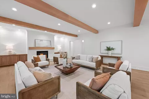 Living - 1701 Briar Ridge Rd, Mclean, VA 22101 photo 6 of 9