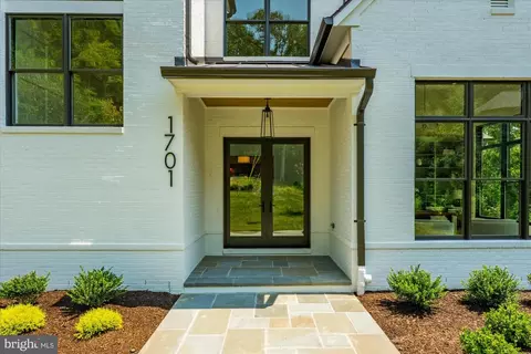 Exterior - 1701 Briar Ridge Rd, Mclean, VA 22101 photo 11 of 38