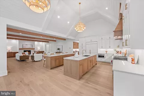 Kitchen - 1701 Briar Ridge Rd, Mclean, VA 22101 photo 5 of 9