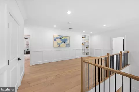 Entry Way - 1701 Briar Ridge Rd, Mclean, VA 22101 photo 14 of 22
