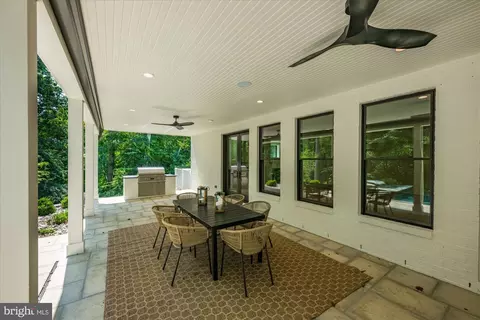 Exterior - 1701 Briar Ridge Rd, Mclean, VA 22101 photo 31 of 38