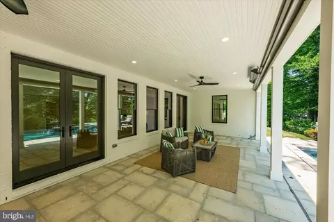 Exterior - 1701 Briar Ridge Rd, Mclean, VA 22101 photo 32 of 38