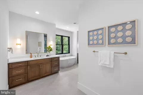 Entry Way - 1701 Briar Ridge Rd, Mclean, VA 22101 photo 18 of 22