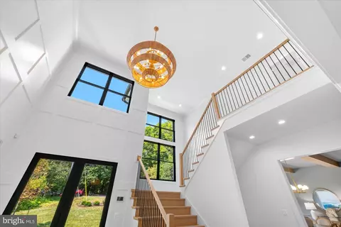 Entry Way - 1701 Briar Ridge Rd, Mclean, VA 22101 photo 13 of 22