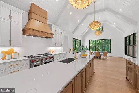 Kitchen - 1701 Briar Ridge Rd, Mclean, VA 22101 photo 9 of 9