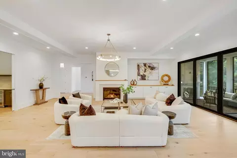 Living - 1701 Briar Ridge Rd, Mclean, VA 22101 photo 1 of 2