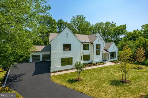 Exterior - 1701 Briar Ridge Rd, Mclean, VA 22101 photo 4 of 38
