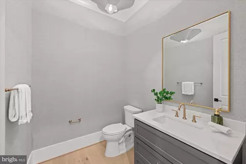 Bath - 1701 Briar Ridge Rd, Mclean, VA 22101 photo 1 of 13