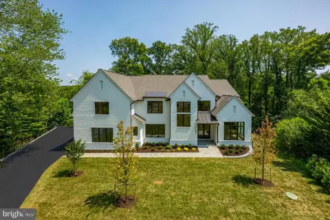 Exterior - 1701 Briar Ridge Rd, Mclean, VA 22101 photo 2 of 38