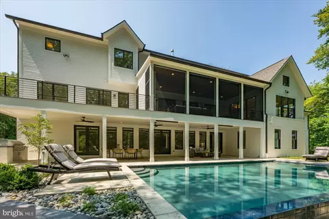 Exterior - 1701 Briar Ridge Rd, Mclean, VA 22101 photo 27 of 38