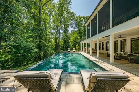 Exterior - 1701 Briar Ridge Rd, Mclean, VA 22101 photo 25 of 38