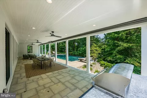 Exterior - 1701 Briar Ridge Rd, Mclean, VA 22101 photo 28 of 38
