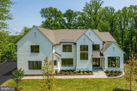 Exterior - 1701 Briar Ridge Rd, Mclean, VA 22101 photo 7 of 38