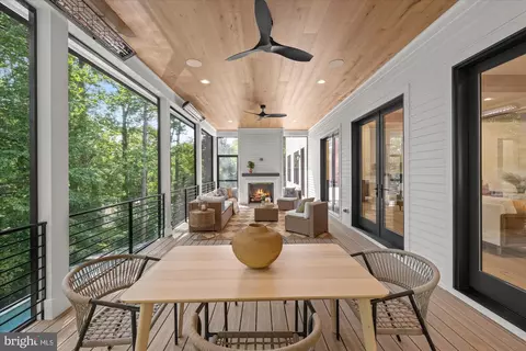 Exterior - 1701 Briar Ridge Rd, Mclean, VA 22101 photo 13 of 38