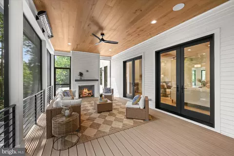 Exterior - 1701 Briar Ridge Rd, Mclean, VA 22101 photo 15 of 38