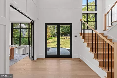 Entry Way - 1701 Briar Ridge Rd, Mclean, VA 22101 photo 3 of 22