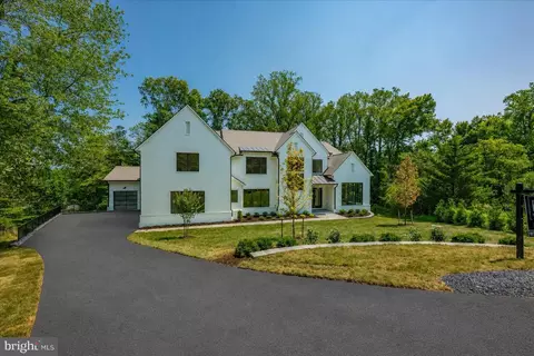 Exterior - 1701 Briar Ridge Rd, Mclean, VA 22101 photo 3 of 38
