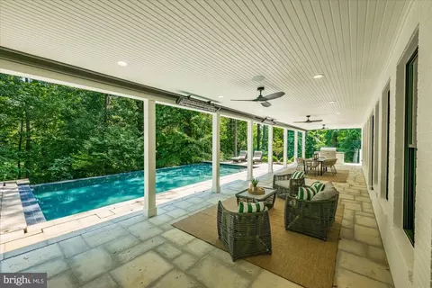 Exterior - 1701 Briar Ridge Rd, Mclean, VA 22101 photo 33 of 38
