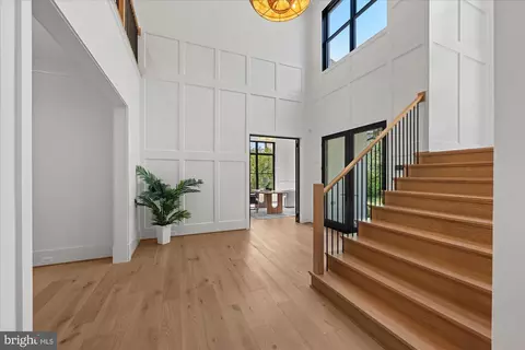 Entry Way - 1701 Briar Ridge Rd, Mclean, VA 22101 photo 6 of 22