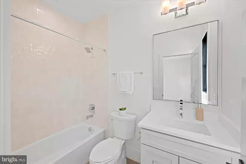 Bath - 1701 Briar Ridge Rd, Mclean, VA 22101 photo 11 of 13