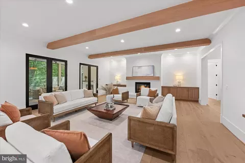 Living - 1701 Briar Ridge Rd, Mclean, VA 22101 photo 4 of 9
